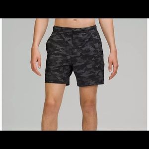 LULULEMON PACEBREAKER 7” LINERLESS BLACK CAMO EXCELLENT CONDITION